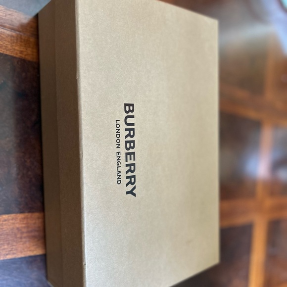 Burberry castlebar heels - Picture 3 of 8